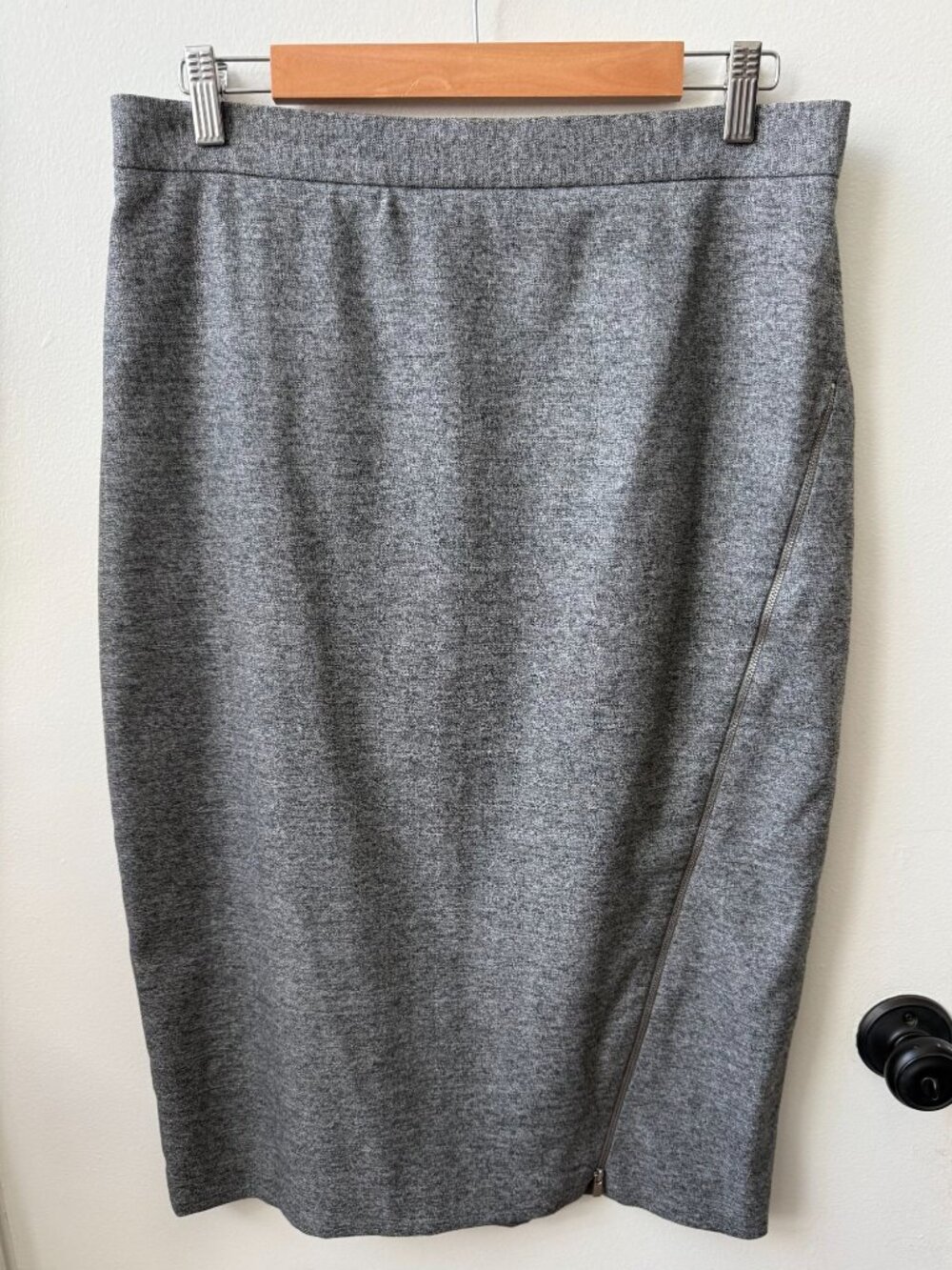Banana Republic Pencil Skirt ~ Gray Wool ~ Women's Size 12